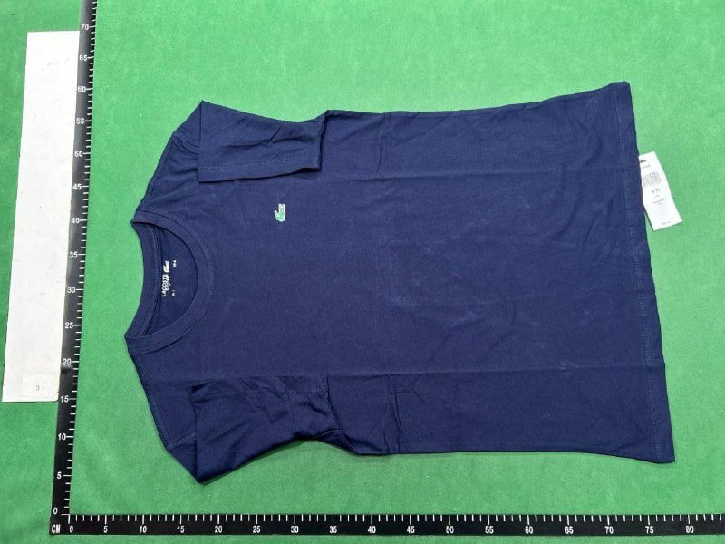 Lacoste T-shirt   (40 CP)